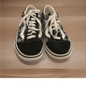 Vans Old Skool Skulls Black and White Floral Sneakers Sz 6 women 4.5 Men
